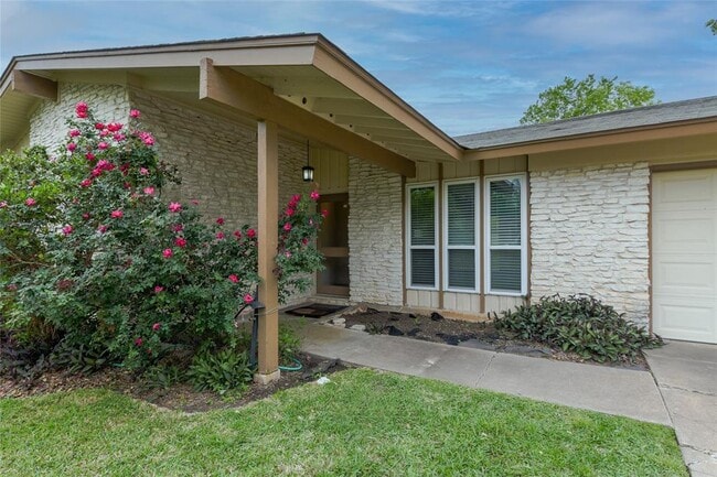 Building Photo - 8104 Parkdale Dr