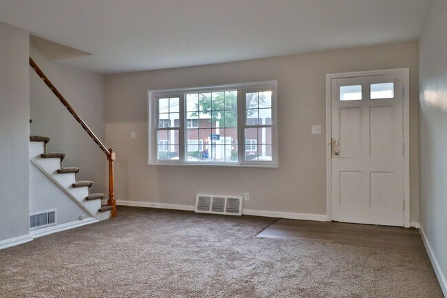 Building Photo - 902 N Prairie Ave