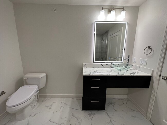 Interior Photo - Hampton Astoria