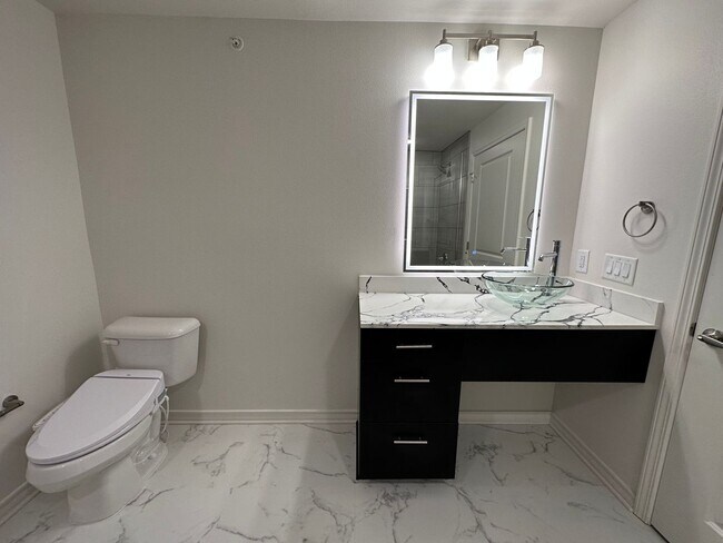 Interior Photo - Hampton Astoria