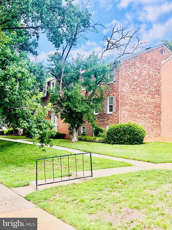 Building Photo - 732 Quince Orchard Blvd