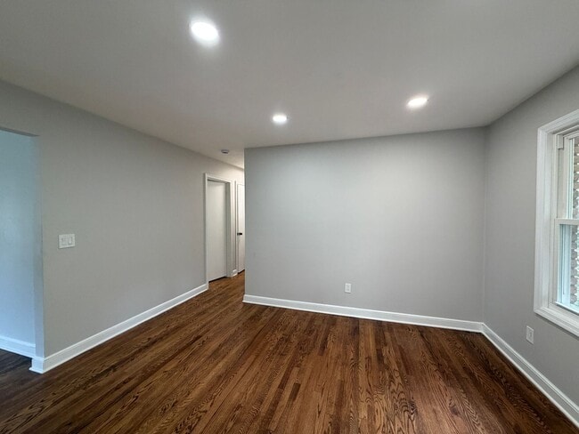 Building Photo - Beautiful Update Brick Ranch!