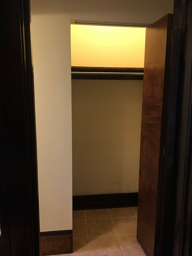 Foto del edificio - 1745 W 31st Pl