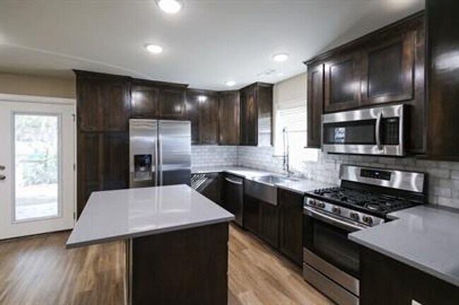 Foto del edificio - 322 W South St