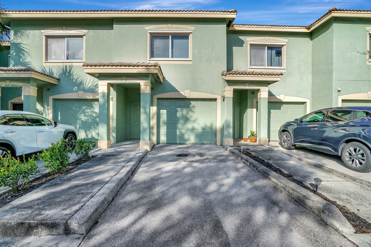 Primary Photo - 270 Crestwood Cir