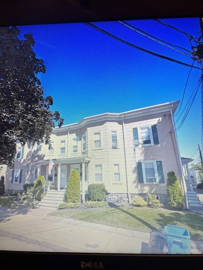 Building Photo - 87 Pond St
