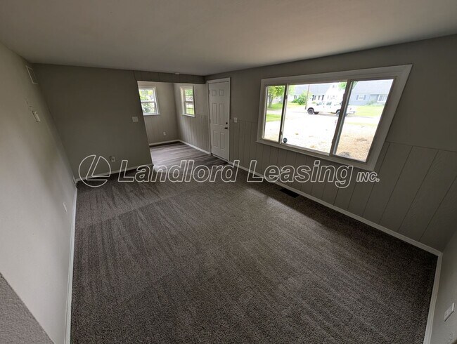 Foto del edificio - Completely Renovated 3-Bedroom Ranch with Detached Garage