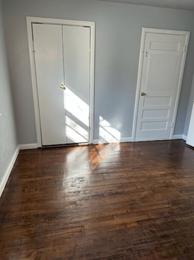 Building Photo - Price Reduction. Cozy 3 Bedroom