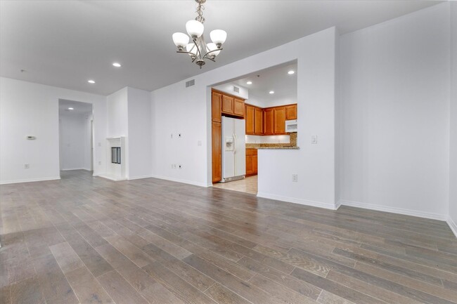 Building Photo - 2 Bed | 2 Bath | 1,293 Sq Ft