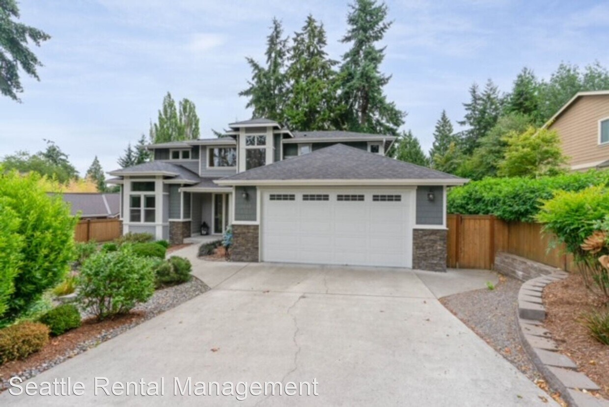 Primary Photo - 4 br, 2.5 bath House - 8040 122nd Ave NE