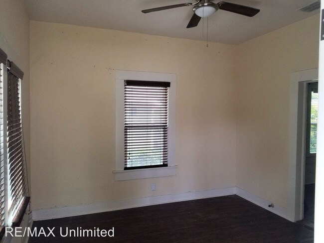 Building Photo - 2 br, 1 bath House - 255 E Lambert