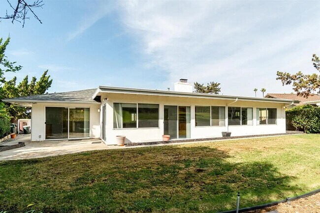 Building Photo - 1502 San Pablo Dr