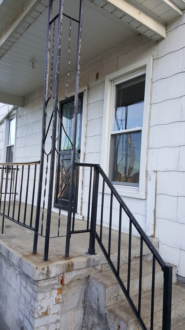 Building Photo - 112 Boyle Ave