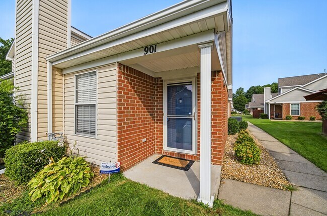 Foto del edificio - 901 Pine Mill Ct