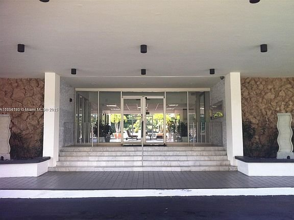 Photo - 401 Golden Isles Dr (Hallandale Beach, FL) Apartment