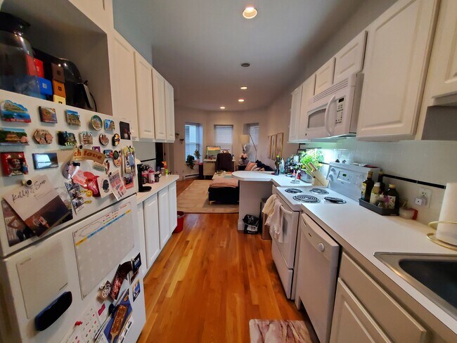 Foto del edificio - 57 Westland Ave