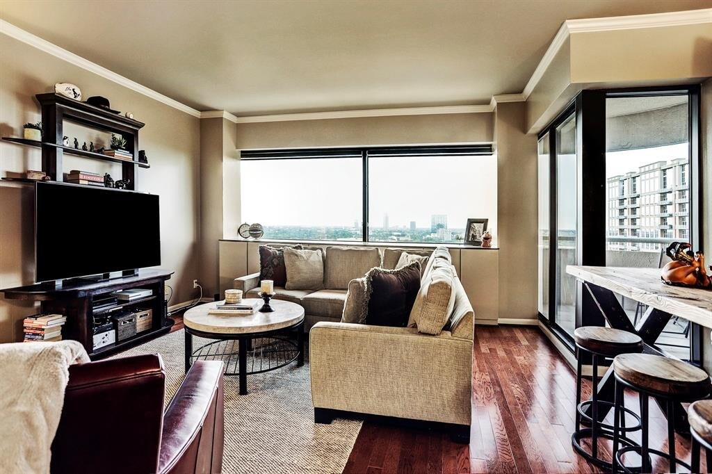 Foto principal - 5000 Montrose Blvd
