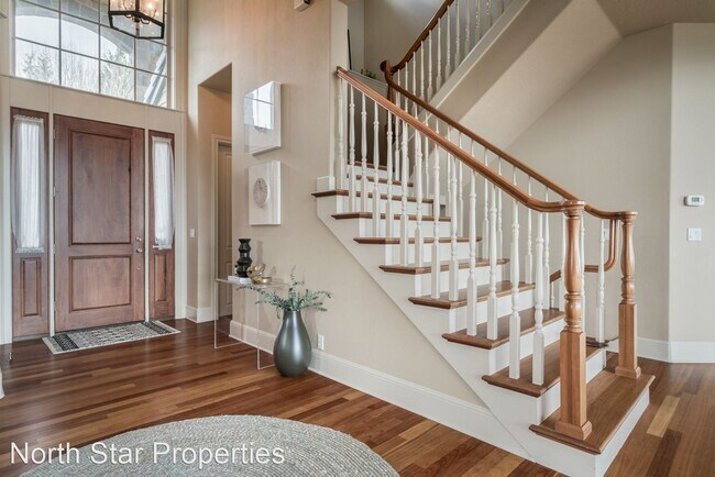 Foto del edificio - 5 br, 3.5 bath House - 2640 NW Birkendene St