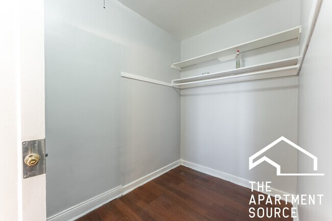Foto del edificio - 6930 N Greenview Ave