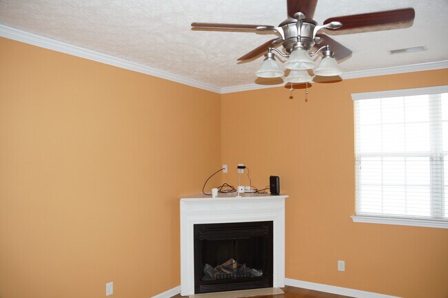 Building Photo - 614 Spence Enclave Way