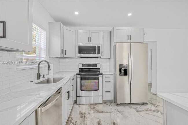 Foto del edificio - 809 SW 17th St