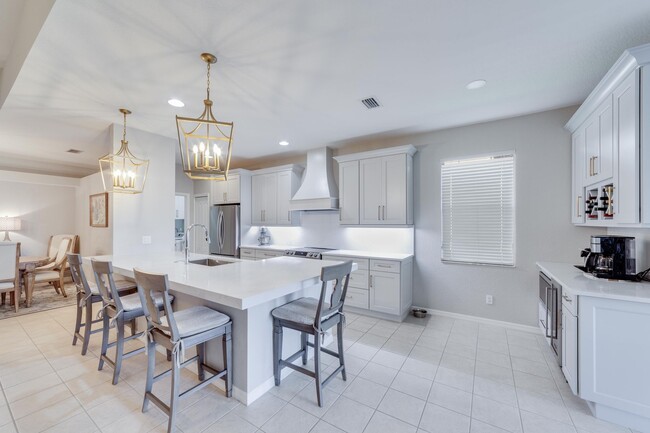 Building Photo - ANNUAL RENTAL - 3 BED + DEN / 2 BATH HOME ...