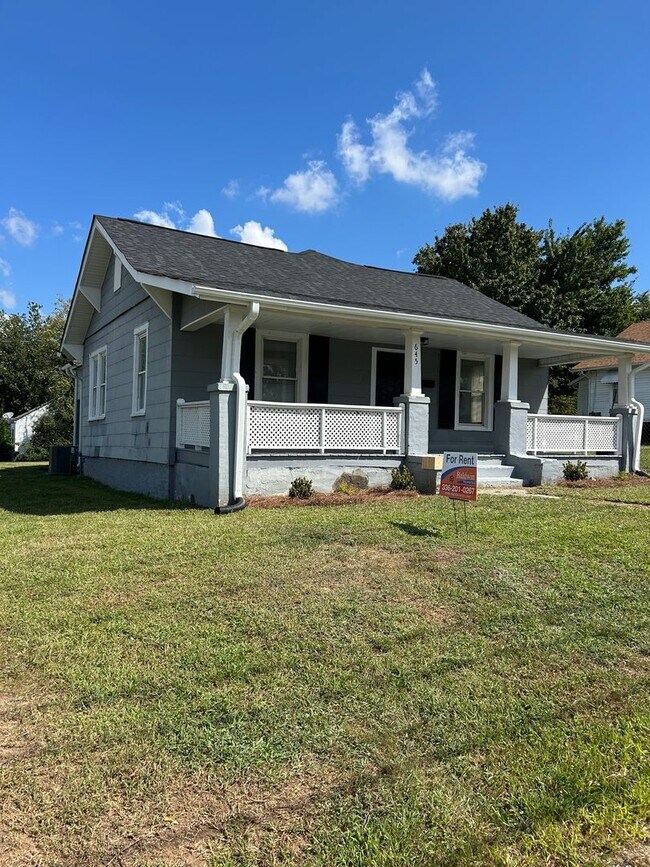 Building Photo - 645 Junia Ave