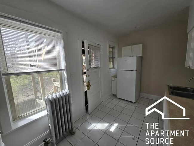 Building Photo - 552 Elmwood Ave