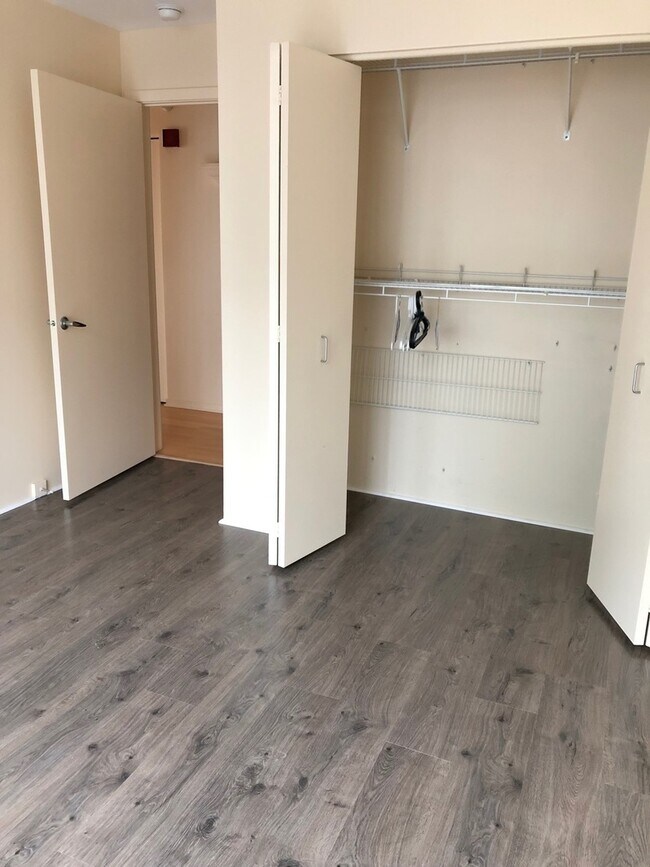 Foto del edificio - 1640 Maple Ave