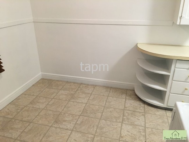 Building Photo - 719 20th St