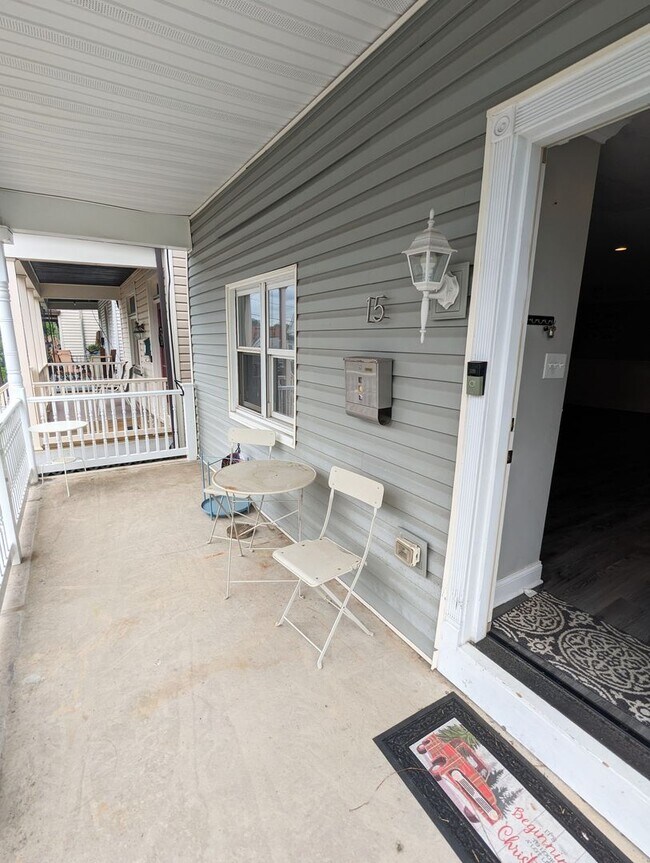 Foto del edificio - Spacious 3 bedroom 2.5 Bathroom Single Family Home (Mt Washington)