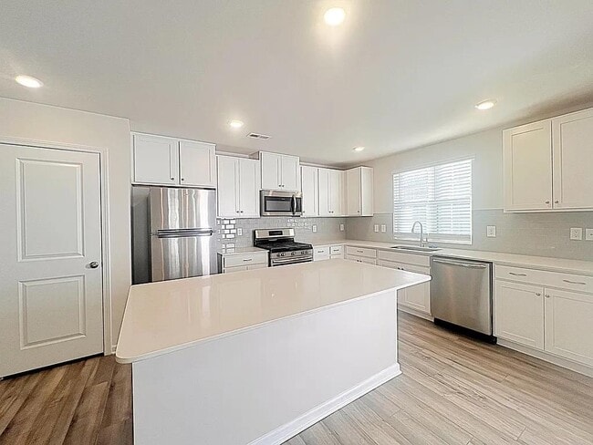 Building Photo - 922 Powder Crk Dr