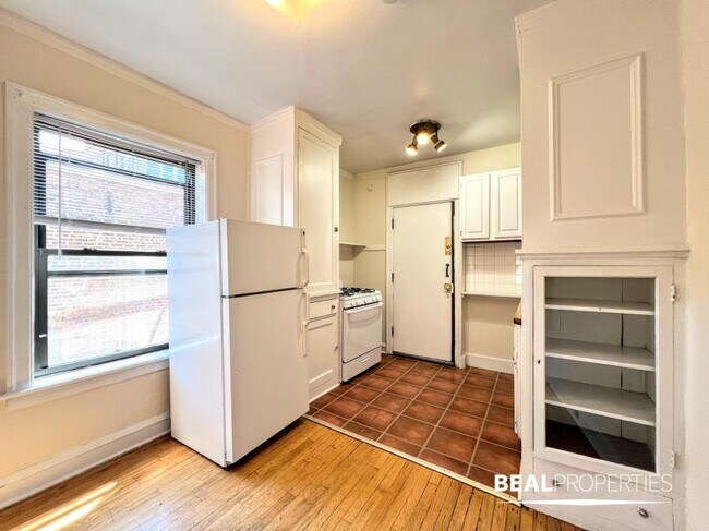 Building Photo - 1 bedroom in CHICAGO IL 60657