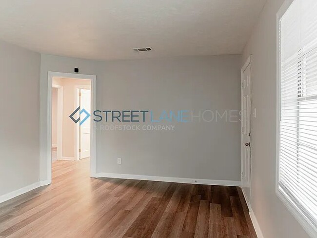 Building Photo - 18 Taylor St