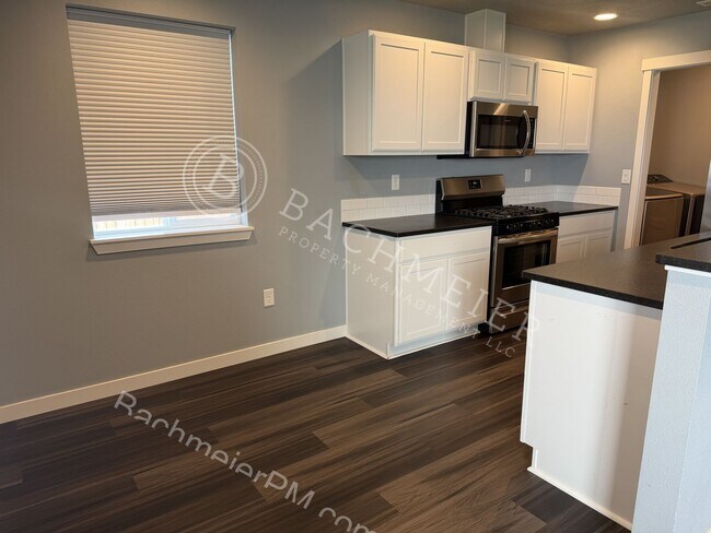 Foto del edificio - Beautiful Newer 3-Bedroom, 2-Bathroom Single-Family