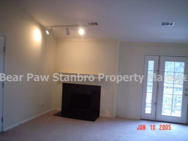 Foto del edificio - Two Bedroom, One Bath Condo near High School!