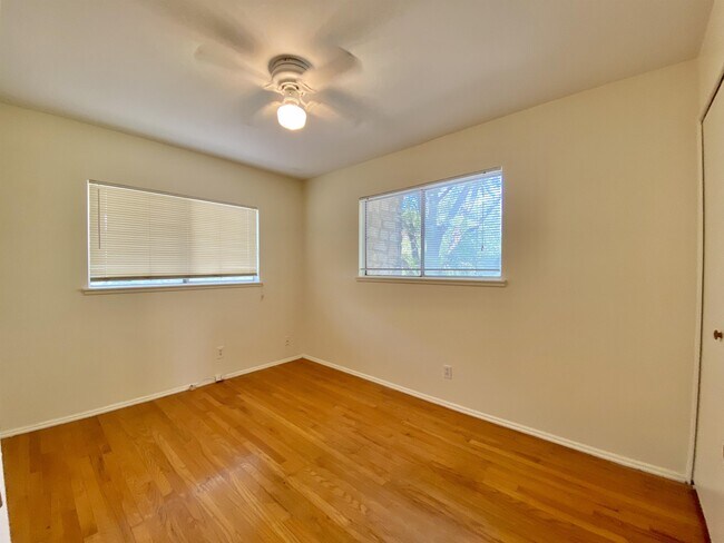 Building Photo - 6611 Presley Dr