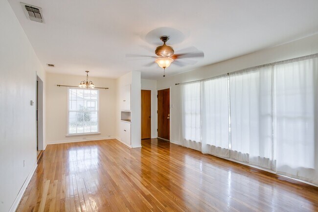 Foto del edificio - Pre-Leasing for July!