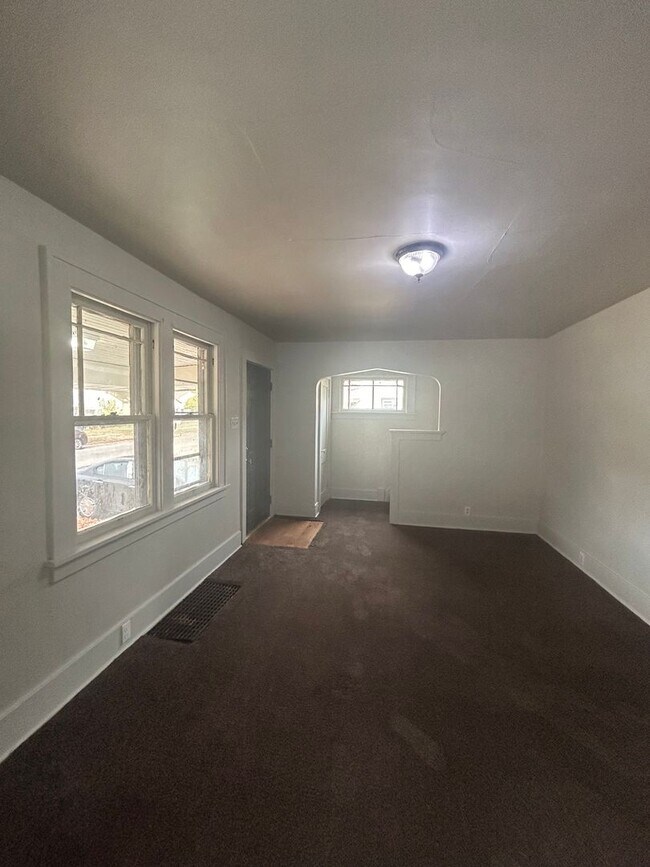 Foto del edificio - 2113 Riedmiller Ave
