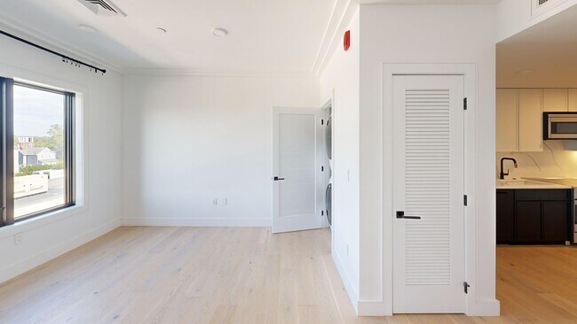 Foto del edificio - Studio with Laundry in Unit; Gym on Site! Pet-friendly