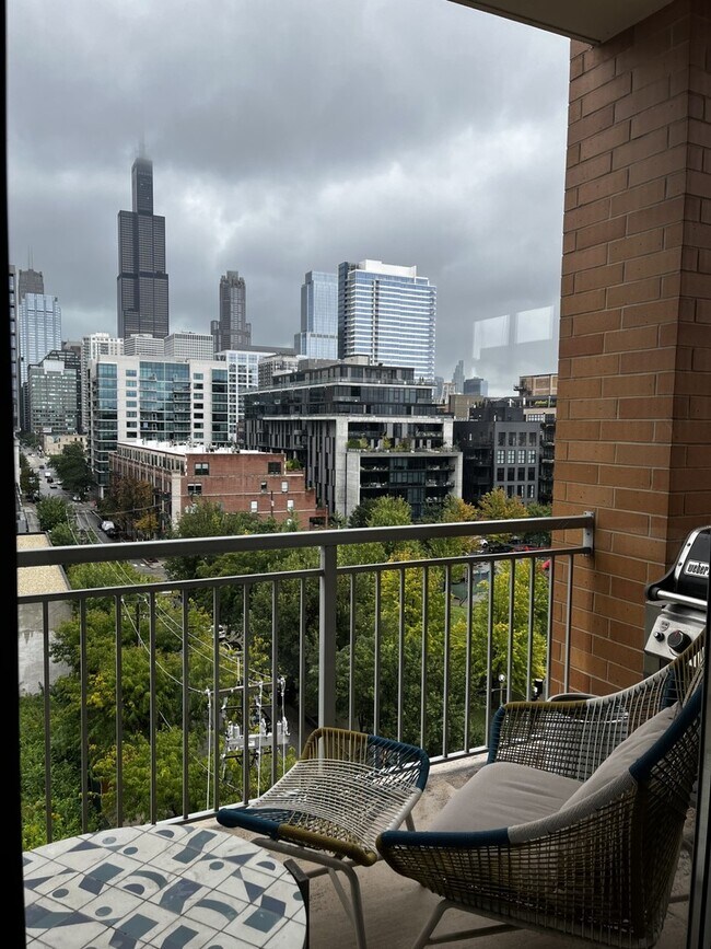 Foto del edificio - 950 W Monroe St