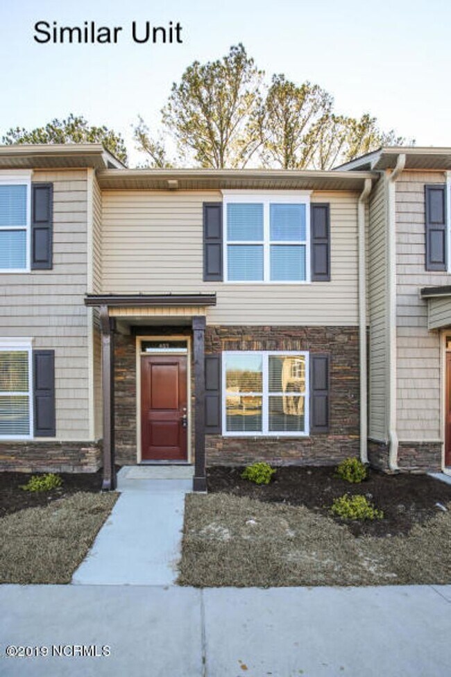 Building Photo - Townhome in Midway Park - Boyington Place!