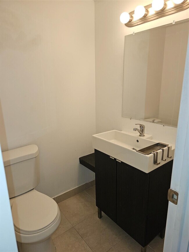 Foto del edificio - 500 Bayview Dr