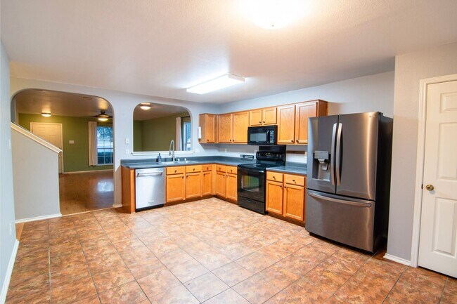 Foto del edificio - Charming 4BR House in Universal City