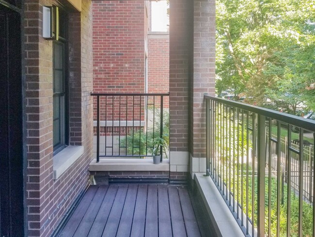 Foto del edificio - 1241 W Oakdale Ave