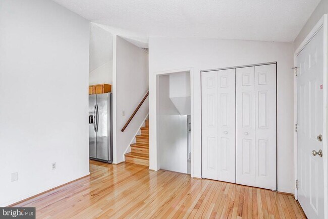 Building Photo - 1803 E Beech Rd