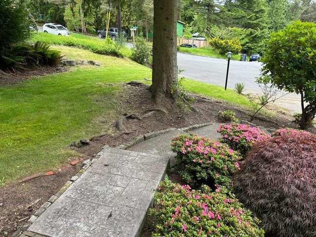 Building Photo - Stunning 3 bedroom in Edmonds! Available now!