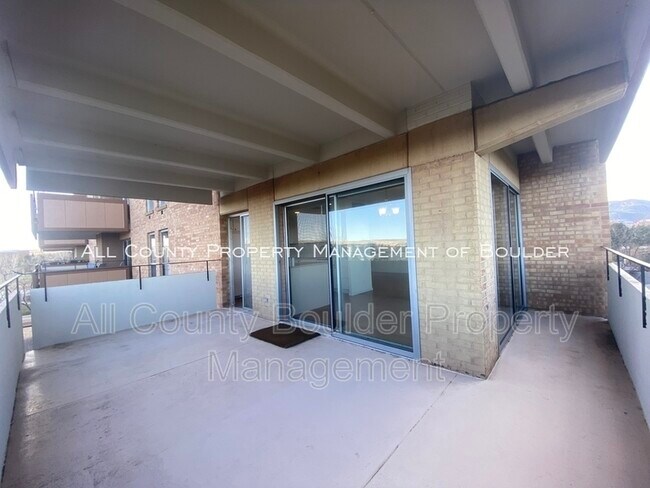 Building Photo - 500 Mohawk Dr