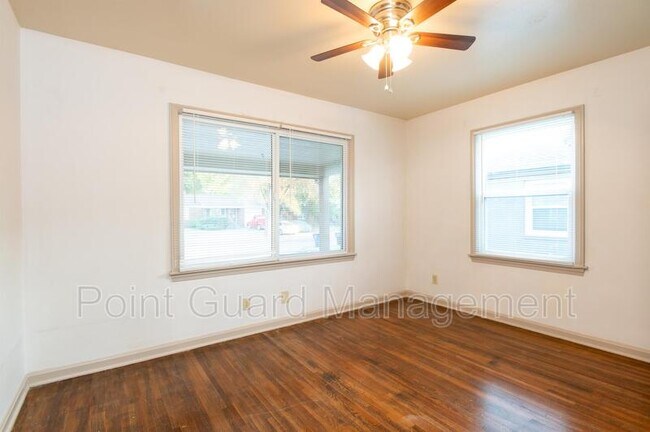Building Photo - 6122-6124 E Oakwood Dr