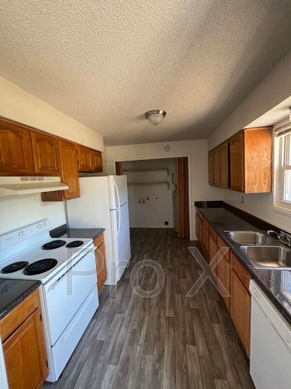 Building Photo - 3835 College View Dr